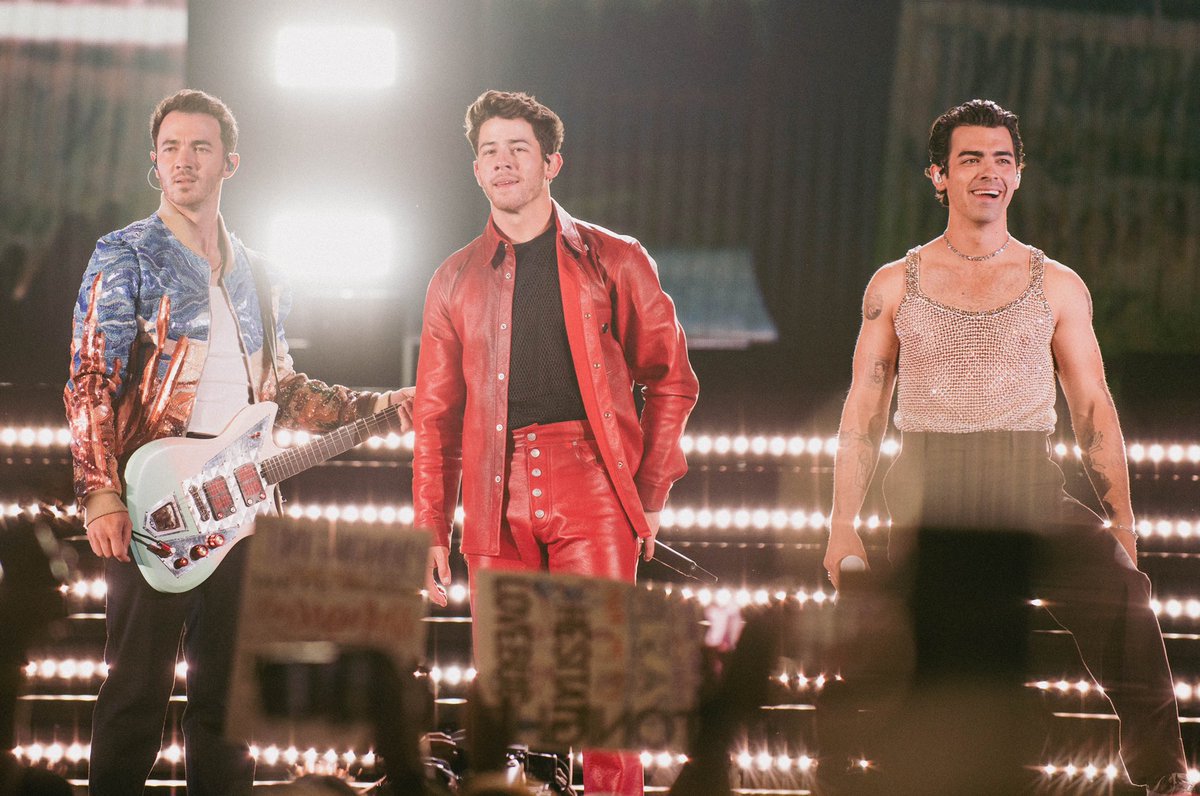 nickjonas's tweet photo. I will always Remember This. Thank you to the 528k people who came to see this tour. We love you. https://t.co/dvZ1ORRAOM