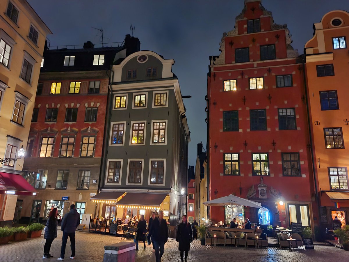 Quelques jours à Stockholm pour y apprécier une douceur de vivre, une nature qui a toute sa place, des pistes cyclables, le design suédois. C'est beau, c'est propre et même la nourriture est une belle surprise 😋
#Sweden #Stockholm