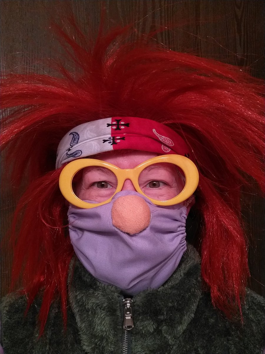 joclarke232's tweet photo. Costume contest at work tonight. #HALLOWEEN #MuppetMadness #mahnamahna #doodoodoodoo https://t.co/pjeti7vncu