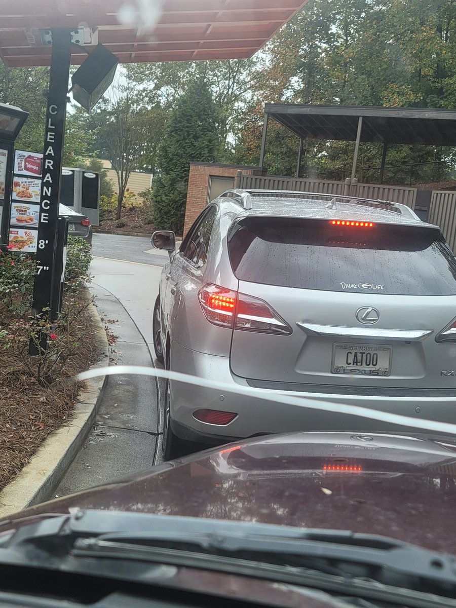hurricanechicka's tweet photo. Went #leafpeepin today and saw a wanna be CAT 2 at bojangles..score! πͺ https://t.co/X37t9X3UfY