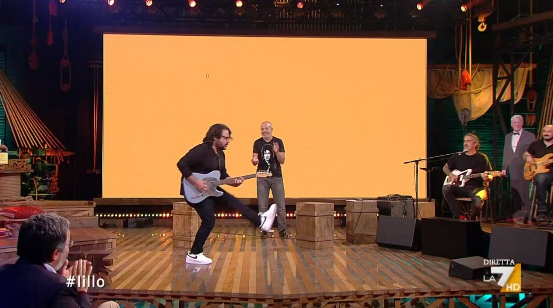 welikeduel's tweet photo. Lillo fa alcune cose per avere un po' più di visibilità

#propagandalive https://t.co/wgI6ZfUVma