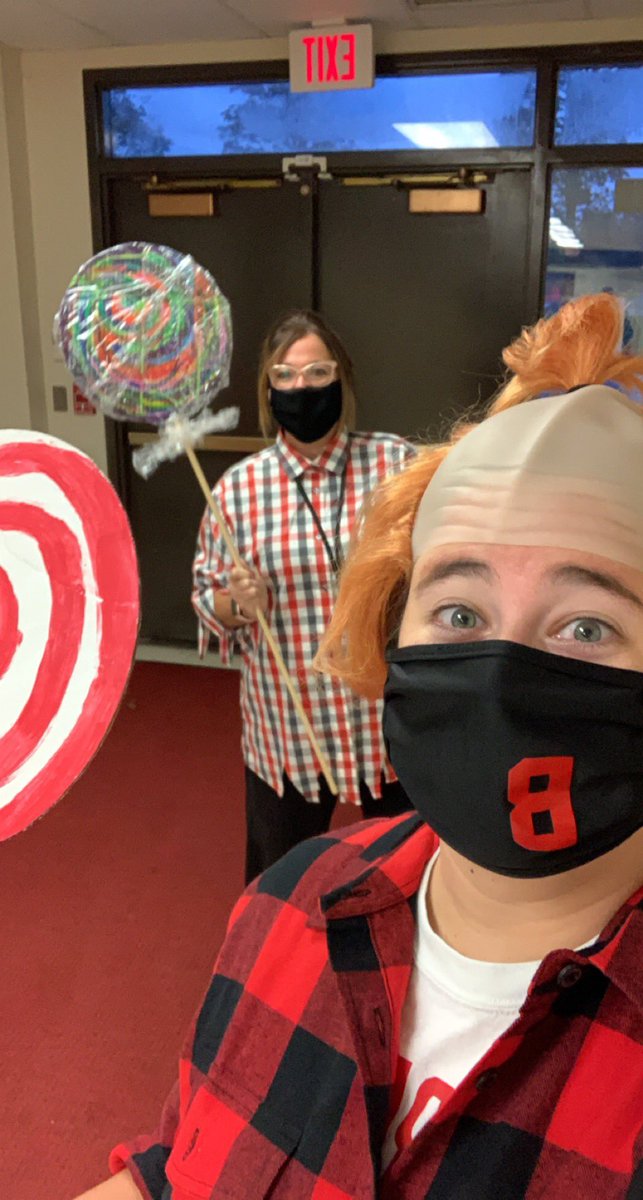coach_borland's tweet photo. When it comes to Halloween, we go all in 😂🍭 #TheLollipopGuild #WereOffToSeeTheWizard https://t.co/7qk209d5w7