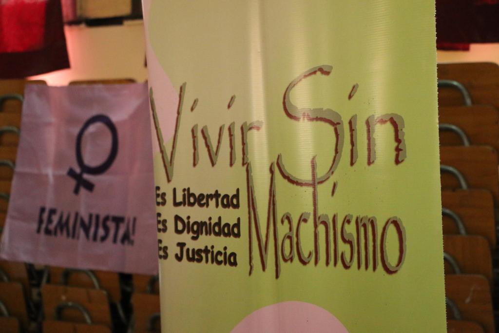 C_CoSeCh's tweet photo. 🔴Nos comparten fotos del Liceo Emilia Toro de la comuna de Santiago, establecimiento con el que co-organizamos y participamos en la Feria de Sexualidades y DDSSRR el pasado miércoles 27 de octubre.

#ESI #Educaciónsexualintegral #underecho
#COSECH #VivirSinMachismo #activistas https://t.co/uHEo4mjtoX