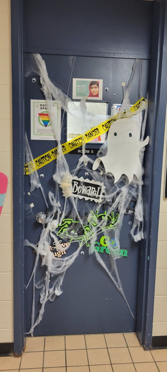 Fabulously decorated door front by our grade 7/8s at <a href="/MalalaYPS/">Mαlαlα Yσυѕαƒzαι P.S.</a> <a href="/PeelSchools/">Peel District School Board</a> I hope all have a fabulous weekend and stay safe!