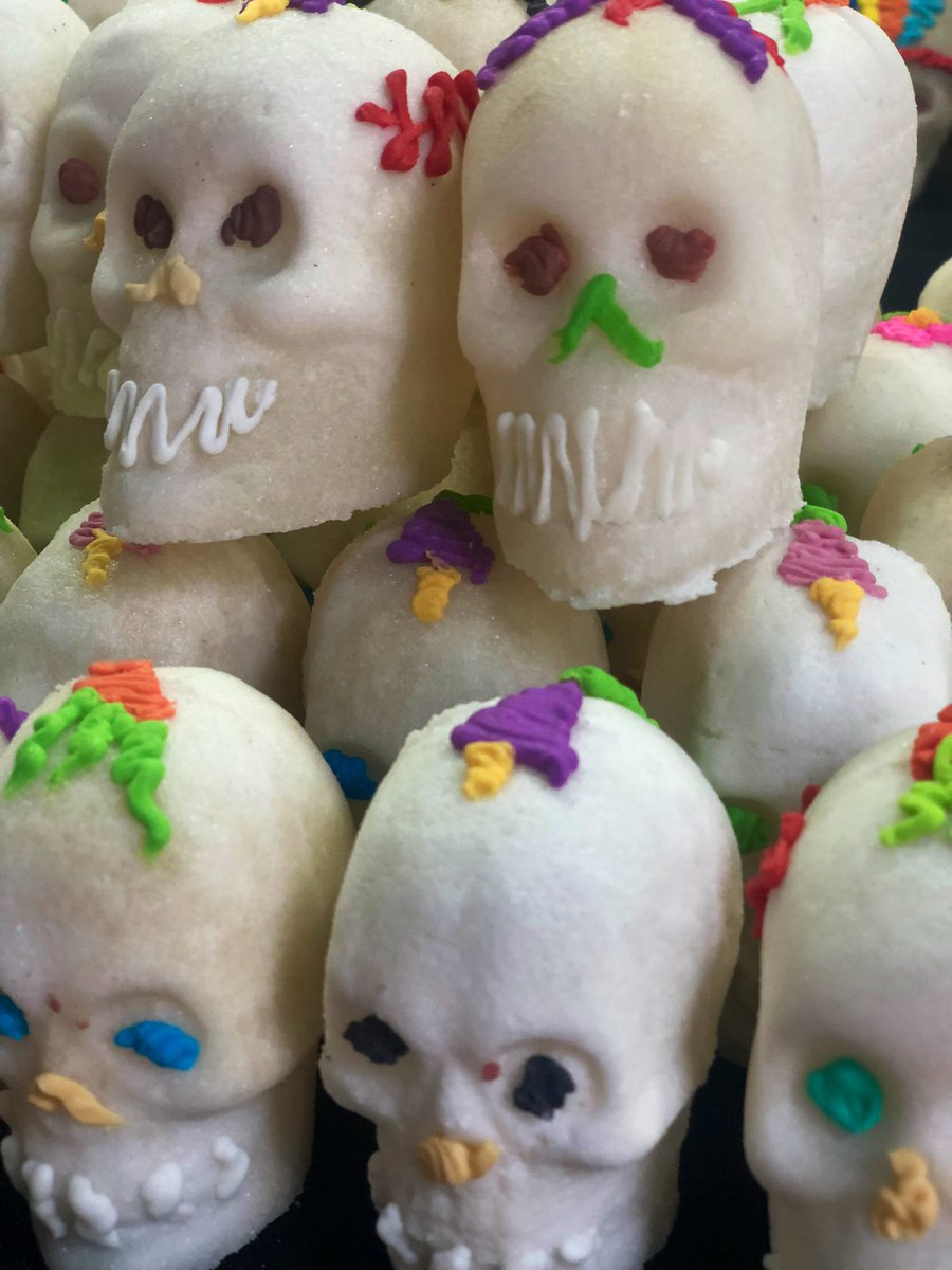 _passpartou's tweet photo. I (Feria de cartón) You #Guadalajara #GDLCentro #DiaDeMuertos https://t.co/TOVGHVZ6Dd