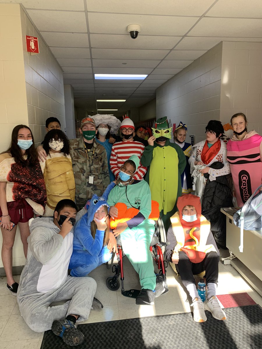 ms_searles's tweet photo. All treats, no tricks at our Best Buddies Halloween party!  🎃 #inclusionmatters #bestbuddies @Principal_FHS https://t.co/m0h9BZtWpd