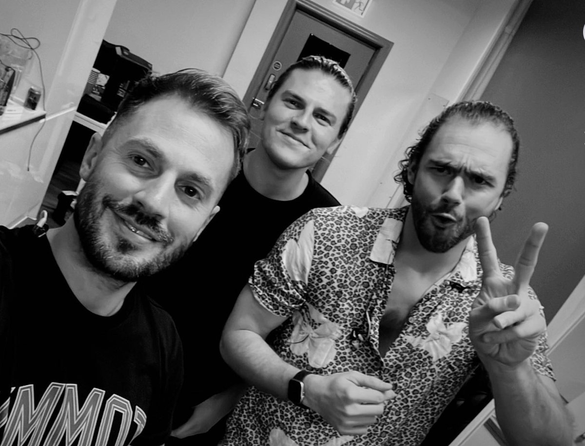 TeamAndyBMusic's tweet photo. Night 2 Manchester 🥁🎶🎸🎵🎤 https://t.co/QqW1pePKgp