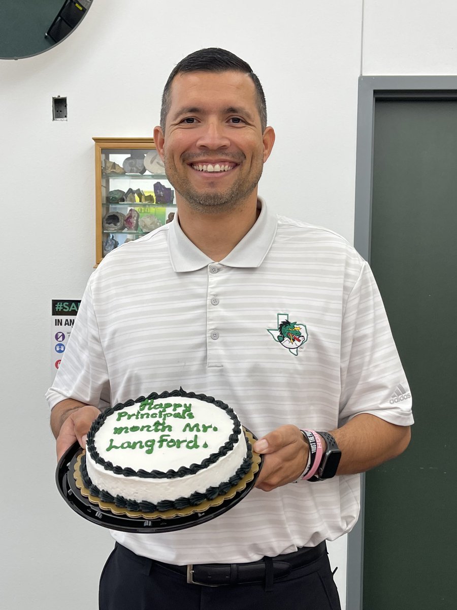 DMSdragonSTUCO's tweet photo. Happy Principal’s Month, Mr. Langford. Dawson is so fortunate to have you at the lead! It’s only been a few months, but you are already doing a fantastic job @GeorgeDawsonMS for our students and staff! Thank you for all you do. https://t.co/AN9sfe3CeX