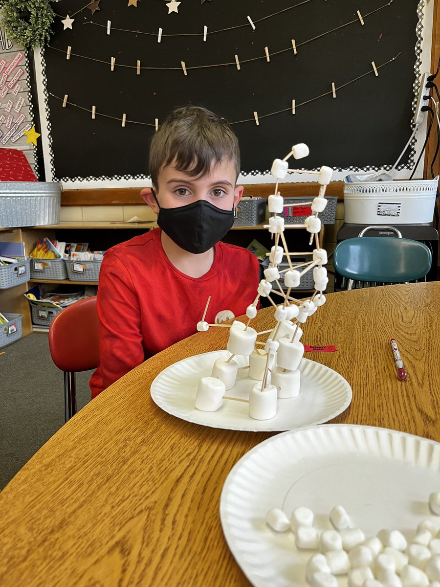 Grade2Jackson's tweet photo. Today the engineers in 2J were challenged to build the tallest, free standing tower with 50 toothpicks, 1 cups of small marshmallows, and 8 large marshmallows! It was great to see all the different ideas brought to life! https://t.co/MkuwXz7TEG
