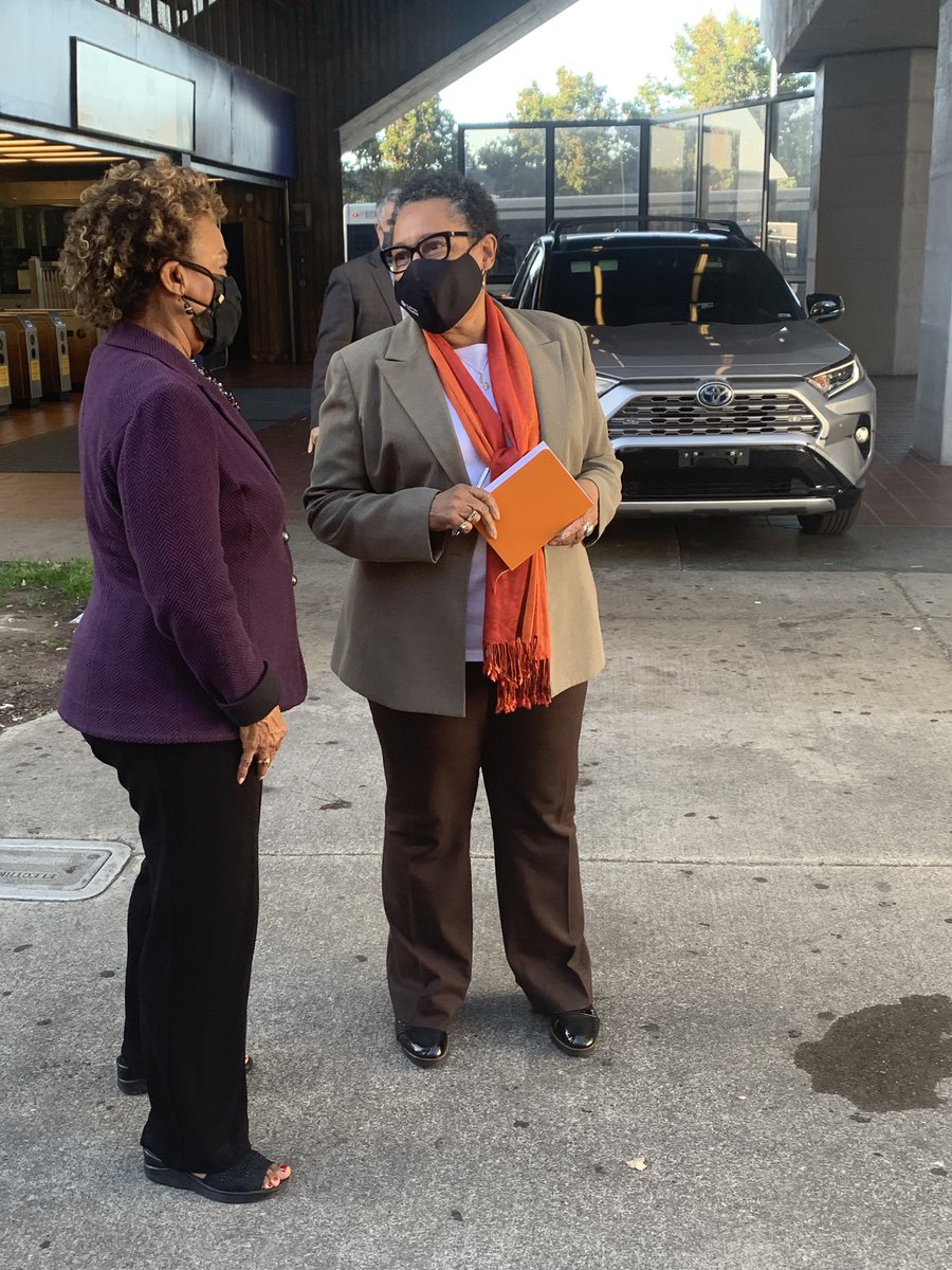 RepBarbaraLee's tweet photo. Happy birthday to my dear friend @SecFudge. I’m grateful for your friendship, dating back to before our days serving together in Congress. We’re fortunate to have such a dedicated and visionary Housing Secretary. 

Let’s keep fighting to make housing a human right. https://t.co/LiG1KDKAjU