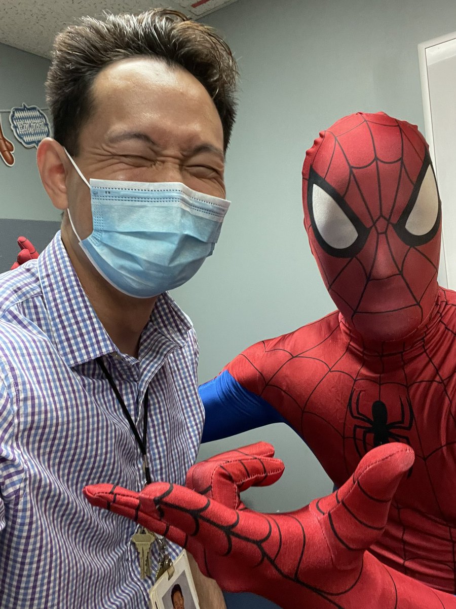 jsparkblog's tweet image. Had some visitors today at the hospital, supporting patients and staff. 😊🐶🕸 #hospital #supportdog #chaplain