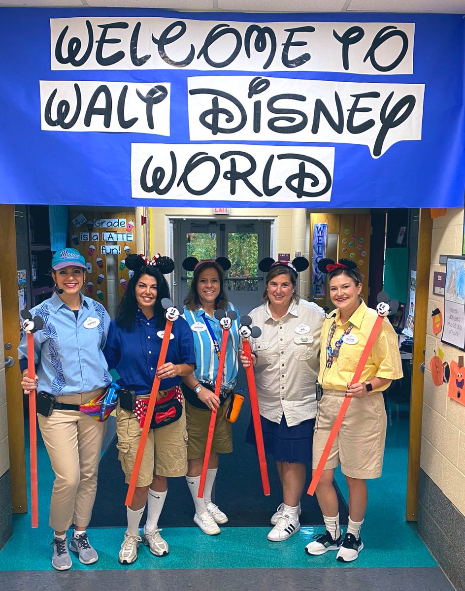 kinsner4thgrade's tweet photo. 4th Grade Rocks… Happy Halloween from Disney’s Cast Members! 🎃 #WeAreStrongsville https://t.co/2ExgltQwzF