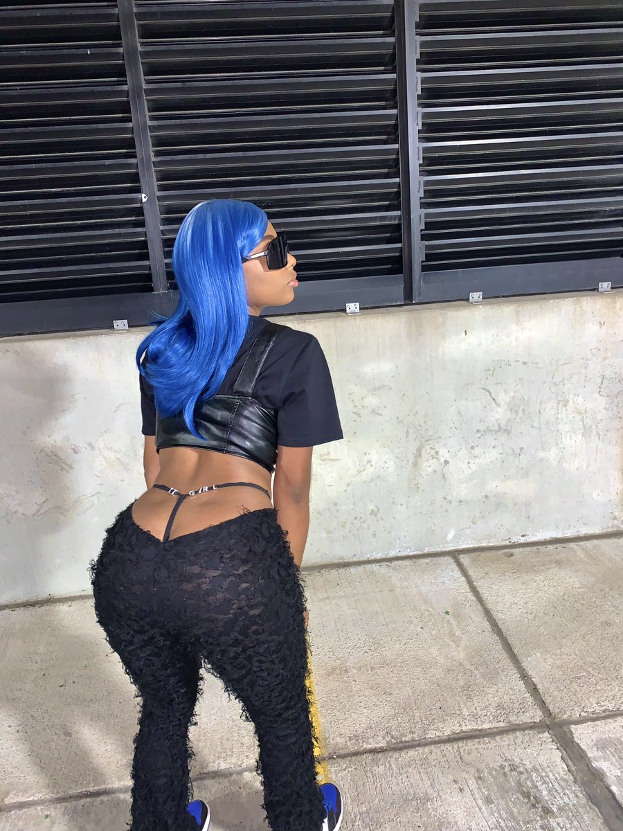 _theonlyaj's tweet image. hey y’all 👋🏽 I’m a fashion designer located in Detroit MI.. all my pieces are handmade by me🪡 a simple retweet could get me my next costumer ,thank you 💕 Follow IG: @ the.itgirlcollection for more of my work🔥