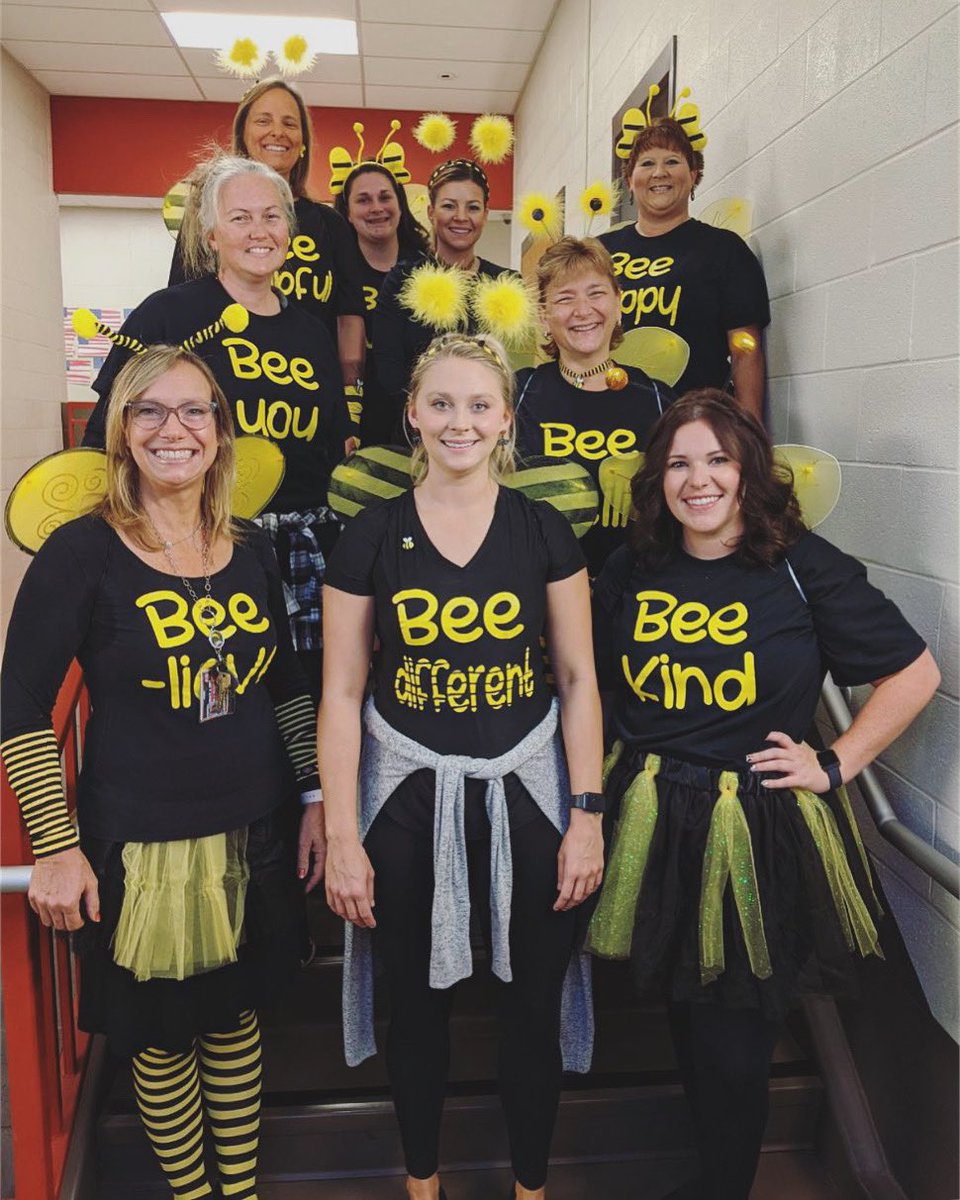 You could say we were busy bees today 😉🐝💛 Love working with these ladies!! Happy Halloween 🎃