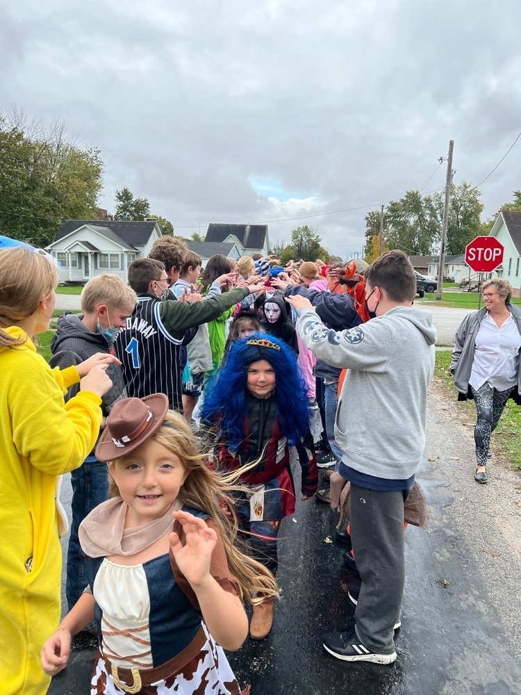 PVOMustangs's tweet photo. Thank you PVO JH students and teachers for coming to North to help our PVO kids parade today.  Thank you FAMILIES for joining us.  The kids LOVED it. https://t.co/TOe7SUUcAM