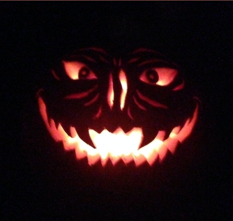 ZoeyPMA's tweet image. #boilingtap Fang-tastic treat this Halloween x pooch and I as #Georgie #IT #pennywise and our scary pumpkin