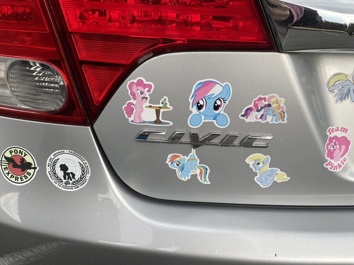 AquixusIsEpic's tweet photo. BRO WHO PUT THIS ON MY CAR, I GET IT BRO YOU DONT LIKE THE STICKER I WANNA REMOVE OT I JUST KEEP FORGWTTING https://t.co/U0AqECBdif