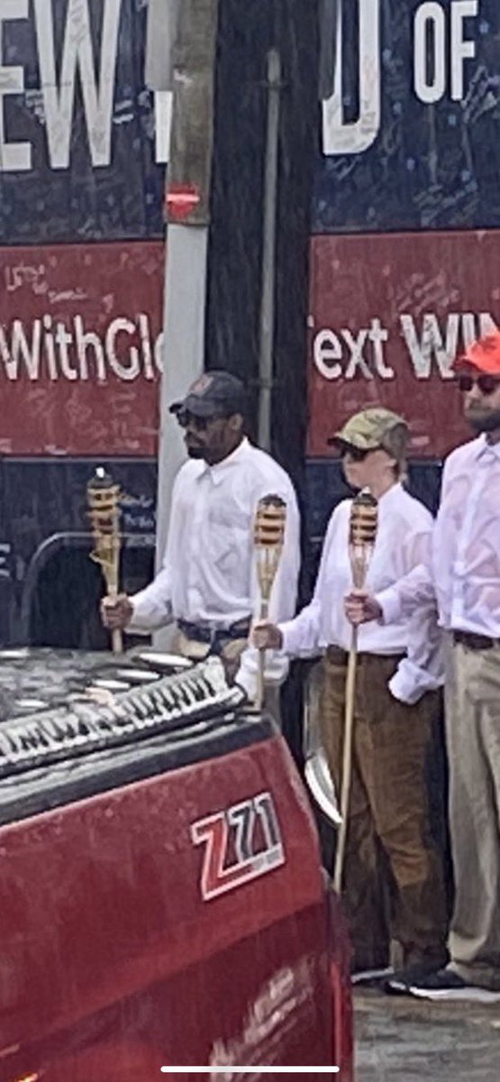 kylenabecker's tweet photo. OMG LOL Va Dems did *not* just send a black man to play a ‘white supremacist for Youngkin’ 😬 https://t.co/h0SZujvKX1