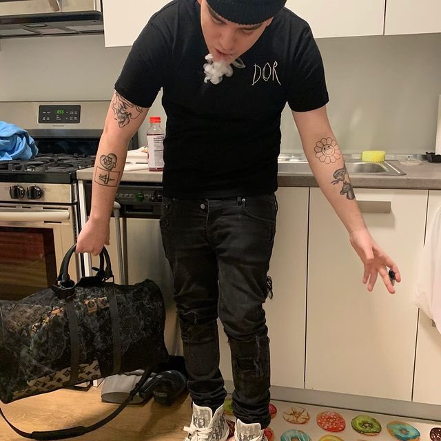 teh__ven's tweet photo. @aintlistening I’m tryna wake up and take me a X, and take me a perc to the face https://t.co/65VQckFUc7