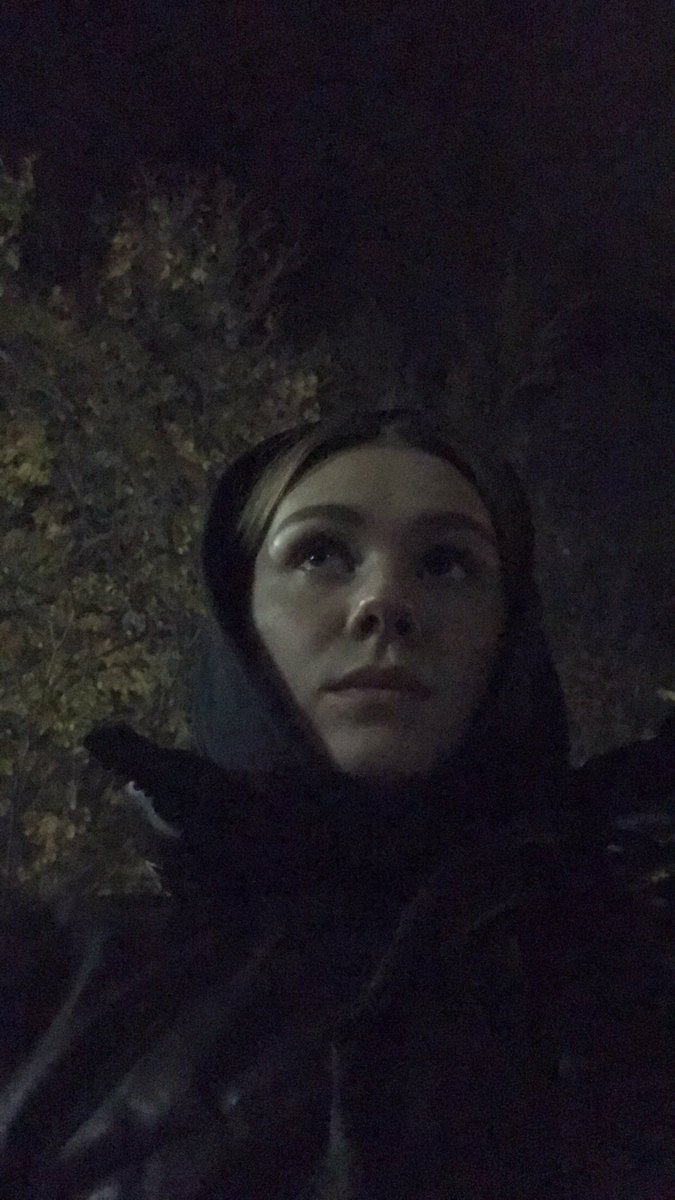 Portyaaasha's tweet photo. делаю вид что не я прослушала 100 тыщ подкастов о маньяках сидя поздним вечером в парке в темноте и одиночестве https://t.co/1oaDEcPAId