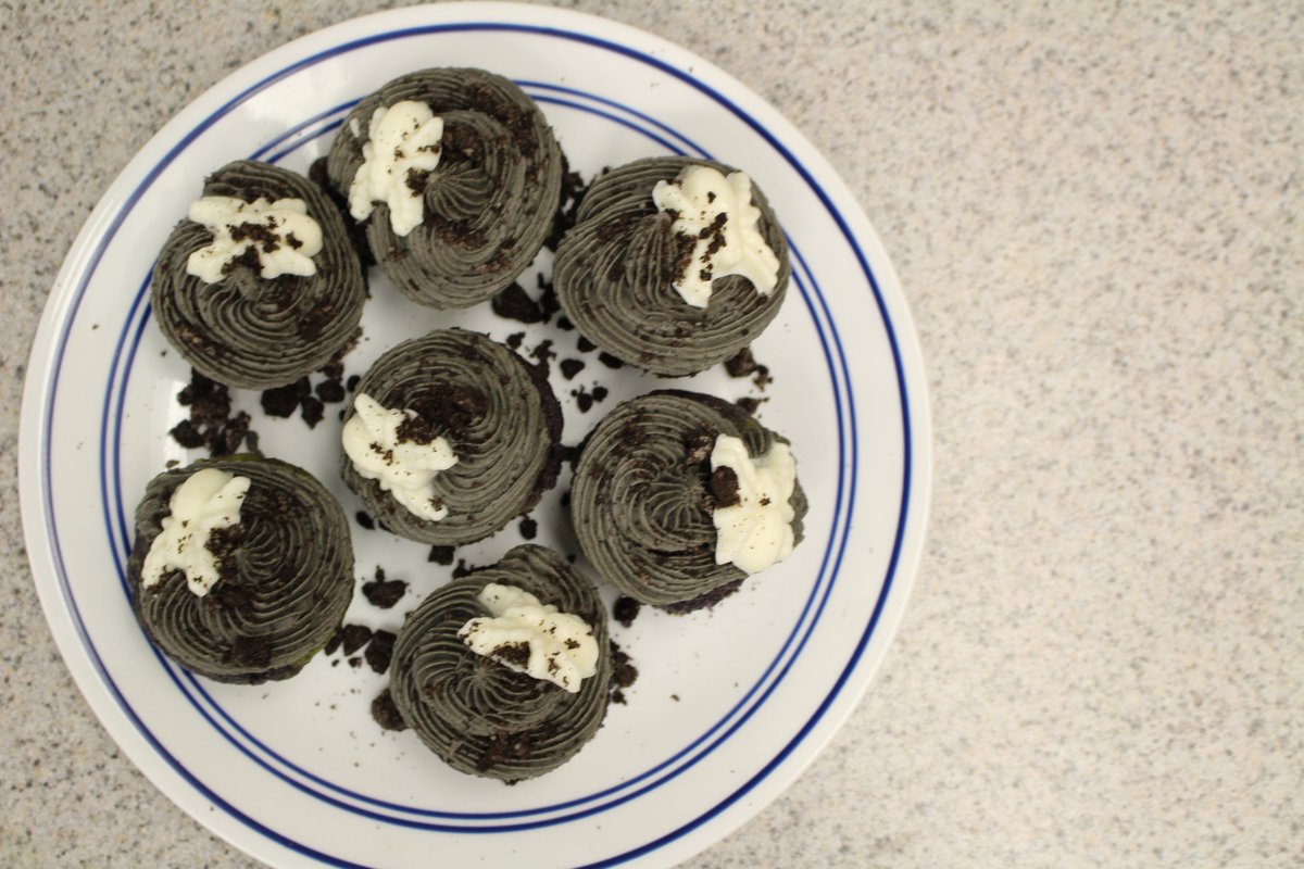 ccsd89's tweet photo. Check out these incredible cupcakes from the @glencrestms Family and Consumer Sciences class with @MsSterba.
Students had to design, bake, then present their creations to a panel of judges. The cupcakes needed to look good and taste good. https://t.co/s0THNbJ0V5