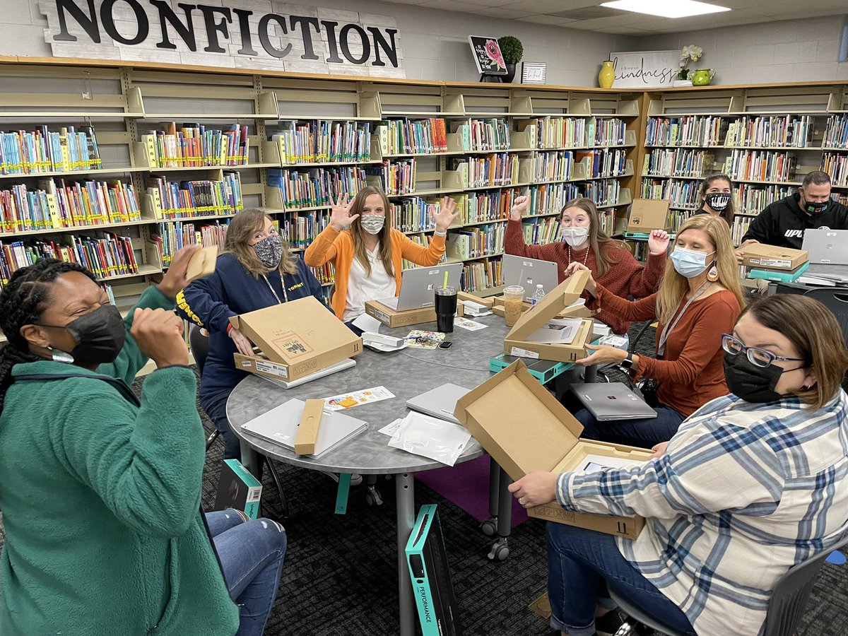 joncourtneylsr7's tweet photo. No way this enthusiasm won’t translate into better instruction in the classroom! #r7c2l #SB3 @lsr7its https://t.co/wM7VNHF17N