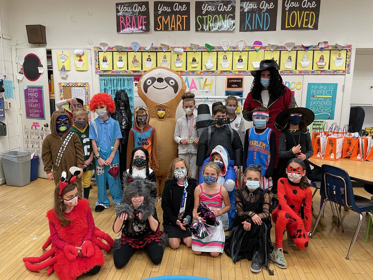 3YLizzyHaddon's tweet photo. Capt Hook and his 3Y mates.  @haddonES1 @HaddonSchools https://t.co/rgRbY0Xbmd