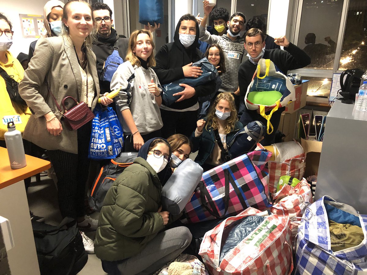 L'#occupationodeon solidaire des #sansfacs de l'<a href="/uneftacle/">UNEF-TACLE</a> ! On espère que vous dormirez bien ce soir... Demain SAMEDI 30 Octobre MIDI rassemblement devant le bâtiment Grappin en soutien aux 61 non-inscrits.
#onlacherien