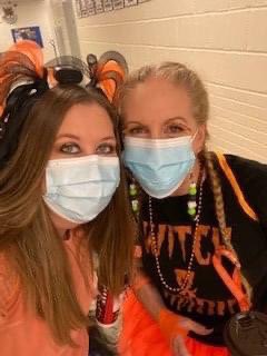 MrsHoltEES's tweet photo. Happy (almost) Halloween everyone. Love the QEB spirit 💚 #holt2122 #qebspirit #spiritdayfun #blackandorange #HappyHalloween2021 https://t.co/4eMXqDmmXy