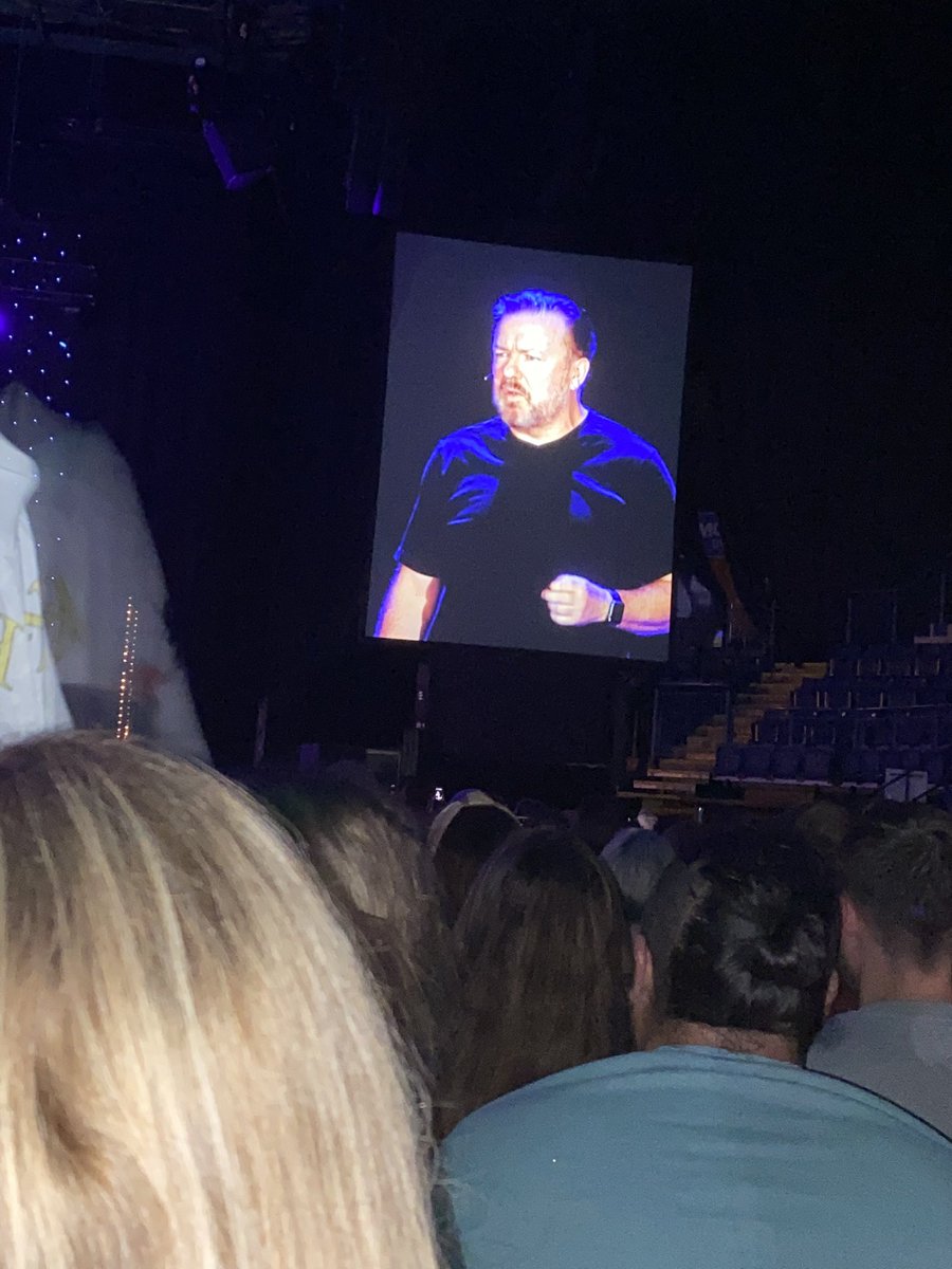 eepers1's tweet photo. Great night last night! Cats ay! 😉 @rickygervais #supernature https://t.co/oUaqzmVwd0