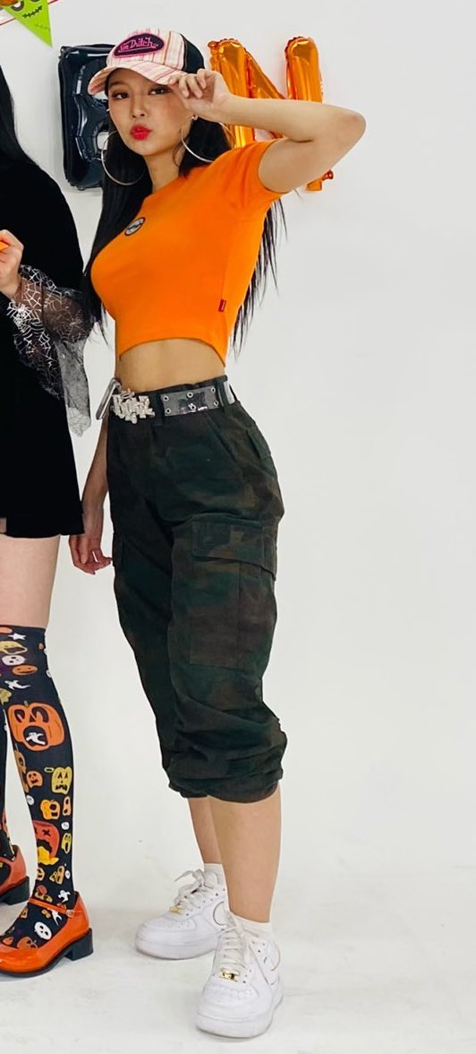 Nini10303's tweet photo. Is she cosplaying as jessi ? https://t.co/TlCwSqA54U