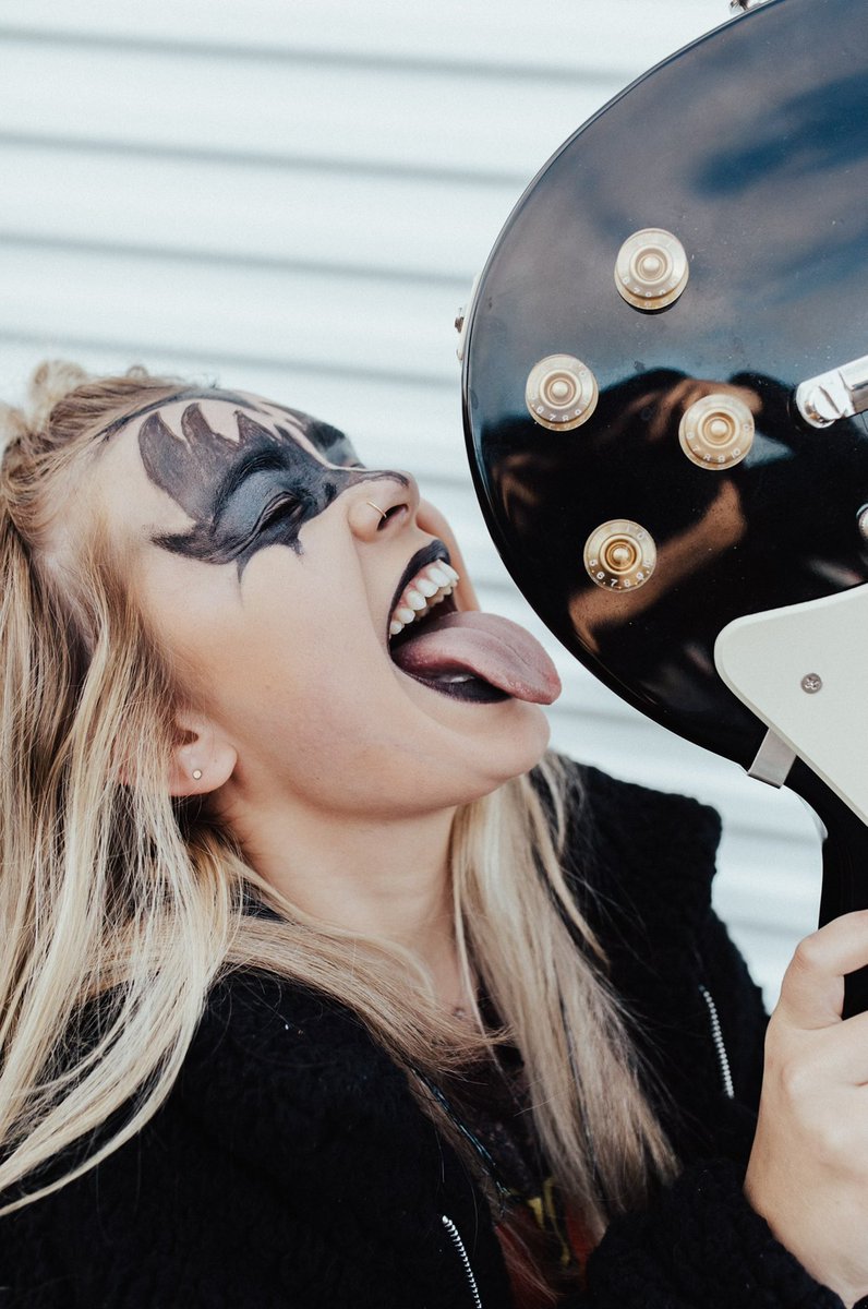 bailee_2223's tweet photo. @kiss when your coffee stands have a contest Between each other, you show up to work as @genesimmons and rock it 🤘🏼👅😉 https://t.co/oQCIu1I90L