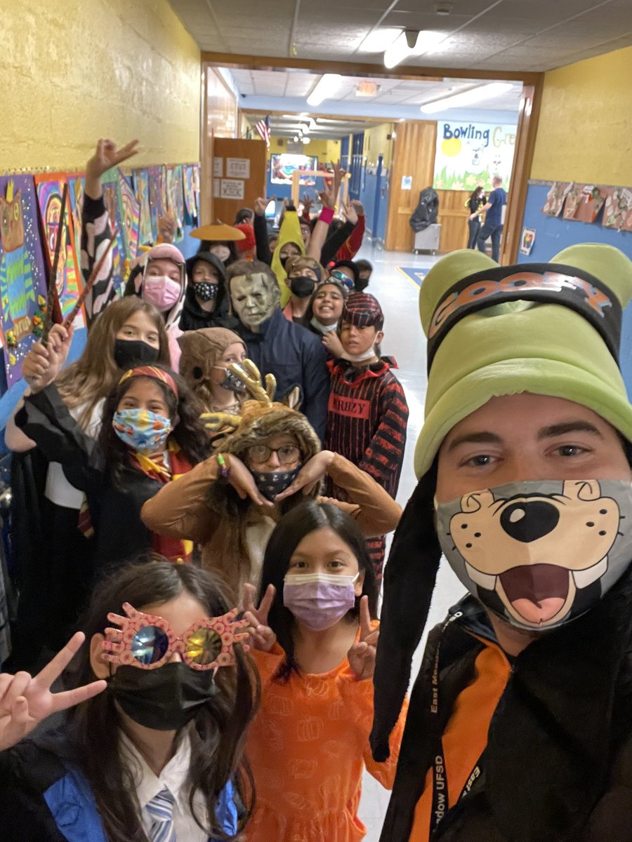 ChodesMr's tweet photo. Happy Halloween from Team 101!! We loved our last Bowling Green Halloween parade @BGreenSchool @emeadowschools https://t.co/KTWAZglAZ2