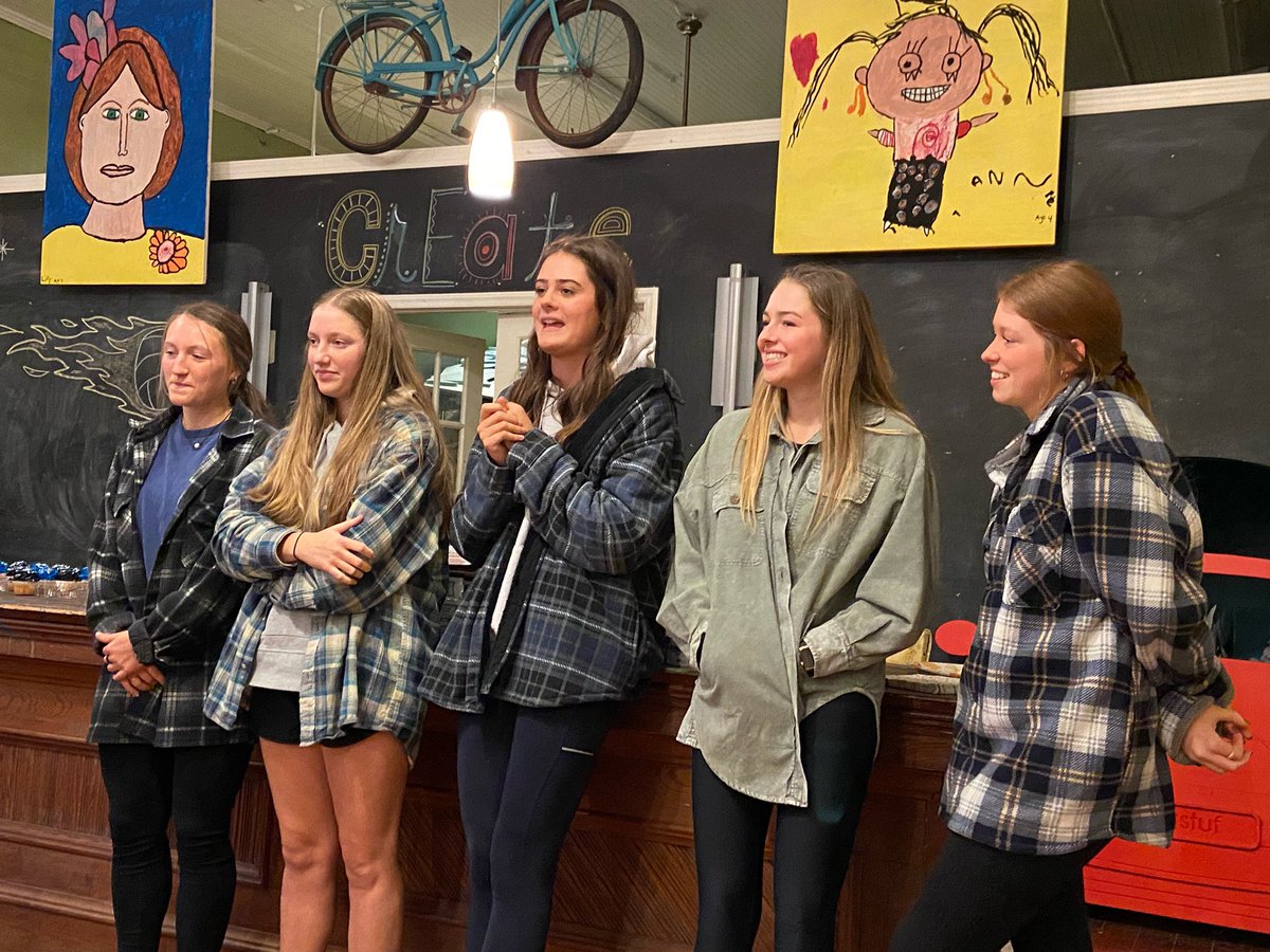 What an amazing end of the season party! Thankful for all our parents and families for celebrating our team so well. Congrats to all our award winners! Seniors, thank you for everything. You will be missed! Until next season 💙 #PackFam @PWHSathletics