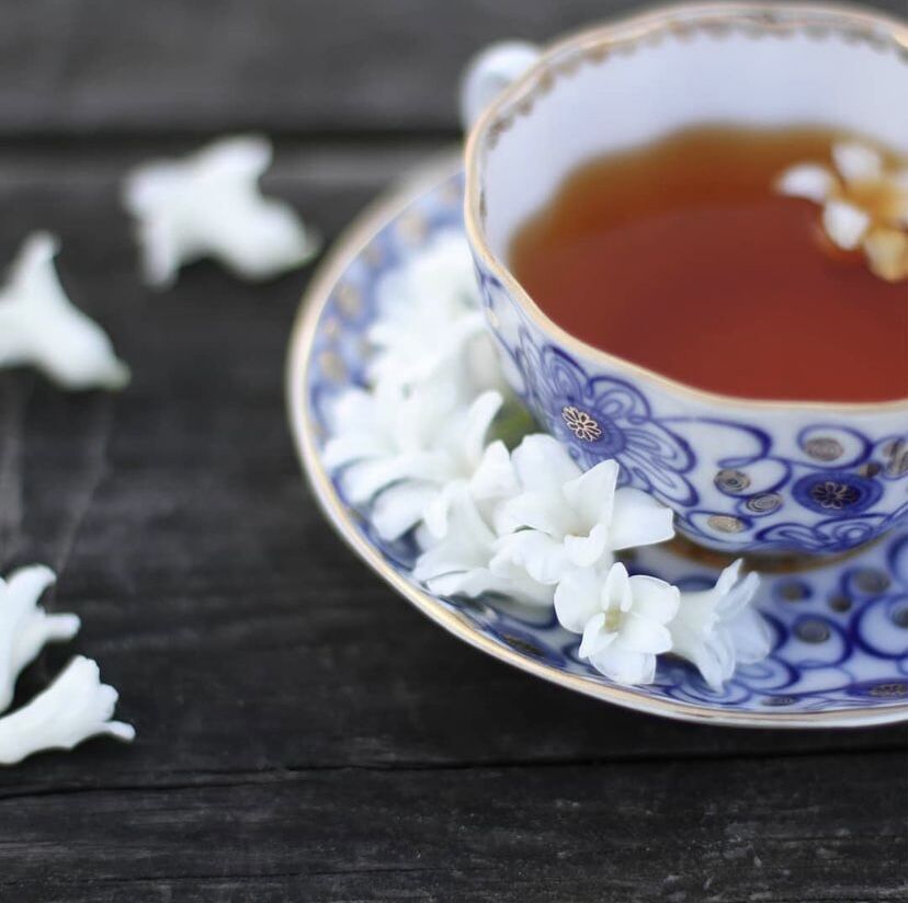 TeaDocumentary's tweet image. Did you know that of the six #teatypes, #Oolongtea is the most complex #tea to process? 🍃 Learn more fascinating tidbits about each varie-tea of tea: bit.ly/-the-6-types-o…

📸 : instagram.com/tealeavesco

#blacktea #lapsangsouchong #greentea #puertea #teablog #teablogger #teas