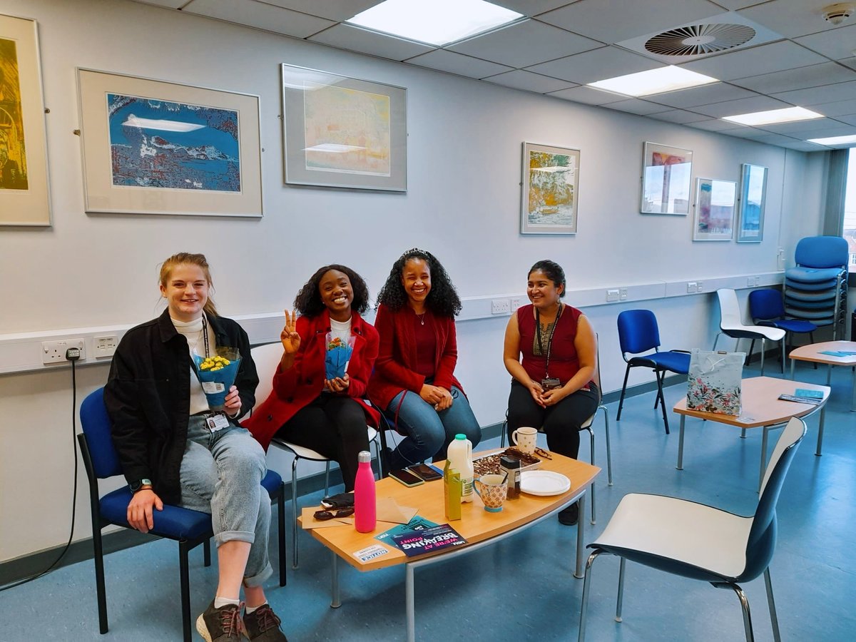 ayothescientist's tweet photo. Thank you so much @YoselinBenAlf @EmilyNewcombe96  @RichaYeshvekar  @benitez_lab. It was such a great day, chatting, having cake and just enjoying my birthday celebration as well as that of @EmilyNewcombe96. Thank you @YoselinBenAlf  for the plant🥰. #Beautyfull24. #Birthdaygirl https://t.co/2IhdpikyXB