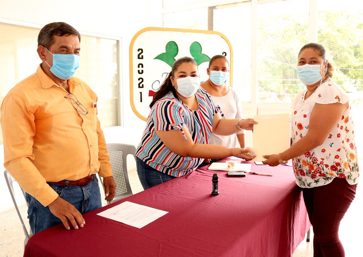 GobTeapa's tweet photo. GOBIERNO MUNICIPAL “JUNTOS POR TEAPA” INFORMA

“H. Ayuntamiento hace entrega de sellos institucionales a delegados”

*Blanca Viridiana Beltrán Flores estuvo en representación de la Lic. Alma Espadas. https://t.co/9wPmjB6TdH