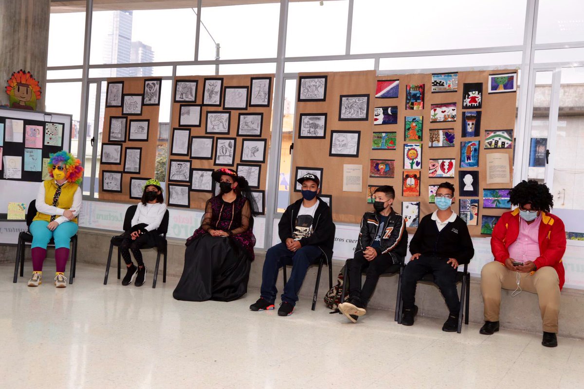 Educacionbogota's tweet photo. Hoy desde el ‘Programa niñas y niños que educan a los adultos’ llega el #TruequeDeSaberes una experiencia llena de juego, los colores y diálogo. Todo un intercambio de súper ideas. https://t.co/VMpPYXHd5P