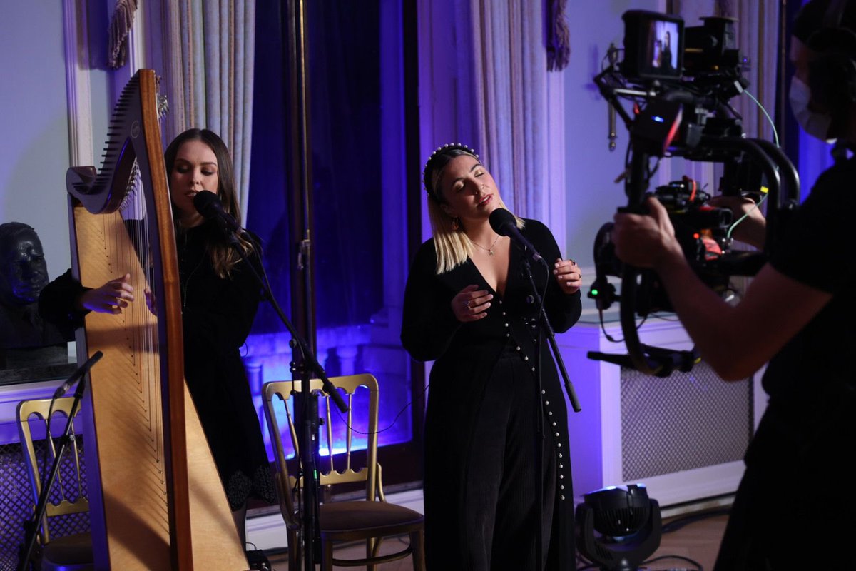 IrelandEmbGB's tweet photo. Such a lovely first half and still time to join us! #OVLondon 🎶💚🎶✨
https://t.co/nINbaAaBla https://t.co/tAYCxrTmd0