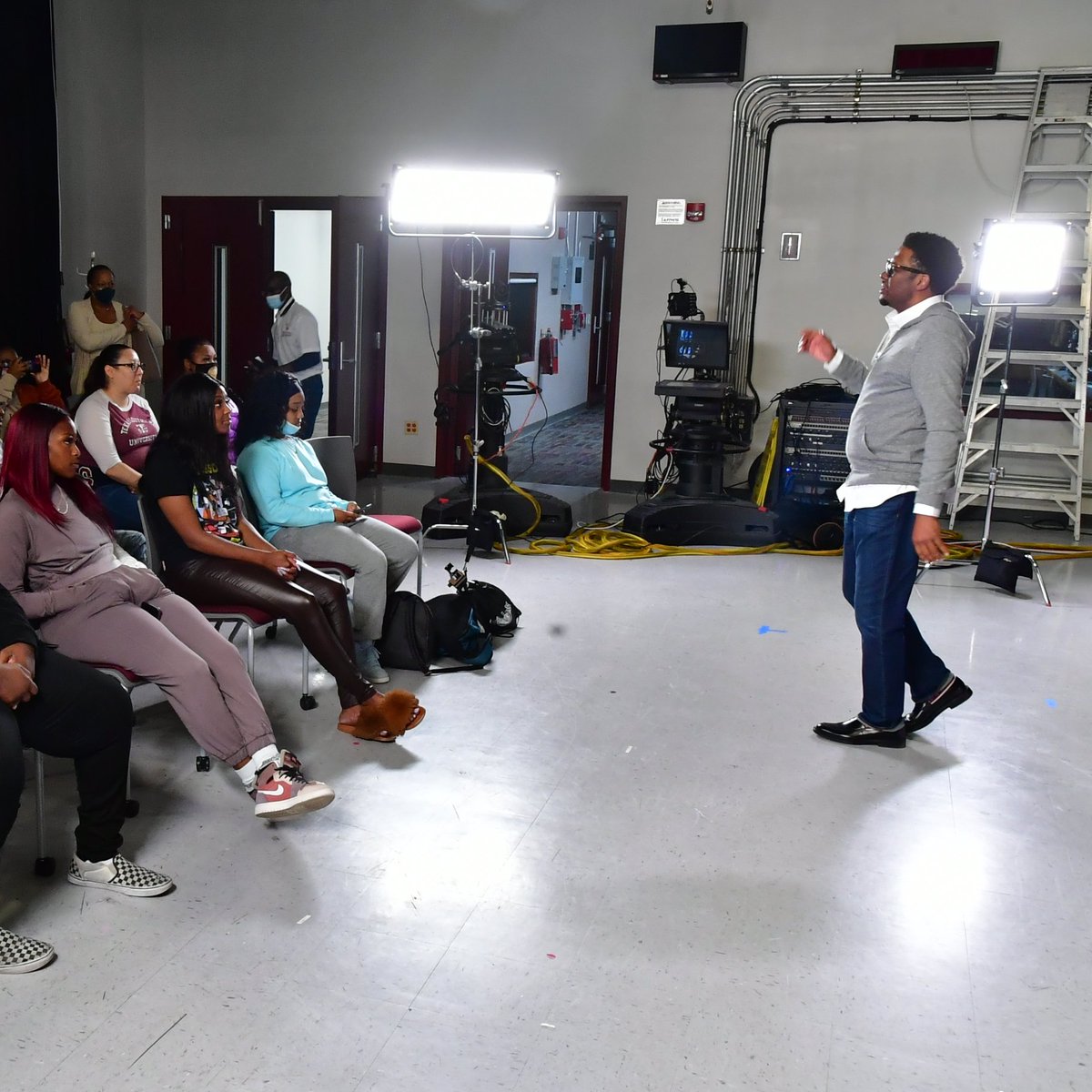 TexasSouthern's tweet photo. TSU's School of Communication, in partnership with TEGNA Foundation, hosted LA Rams VP of Communications Artis Twyman as part of Journalism & Media Production Boot Camp. #tsusoc #TSUProud @RamsNFL https://t.co/t2V2gqzv7f
