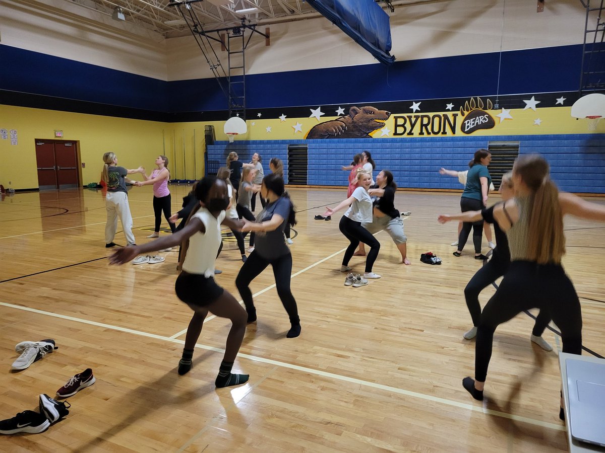 BDanceT's tweet photo. Starting Friday out with some partner stretches. #bdthuh https://t.co/yoHYOA9QlX