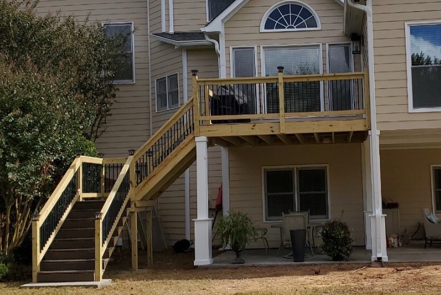 BashRemodeling's tweet photo. Before &amp; After pictures of our customer’s newly constructed deck.  Built with pressure treated pine. And 2nd level room extention
“Helping you achieve the homes of your dreams!” 🏡

Derick Harvey 
678-664-8244 
Derick@bashremodeling.com 

#bashremodeling 
#decks
#homerenovation https://t.co/YDVtFr31Mf