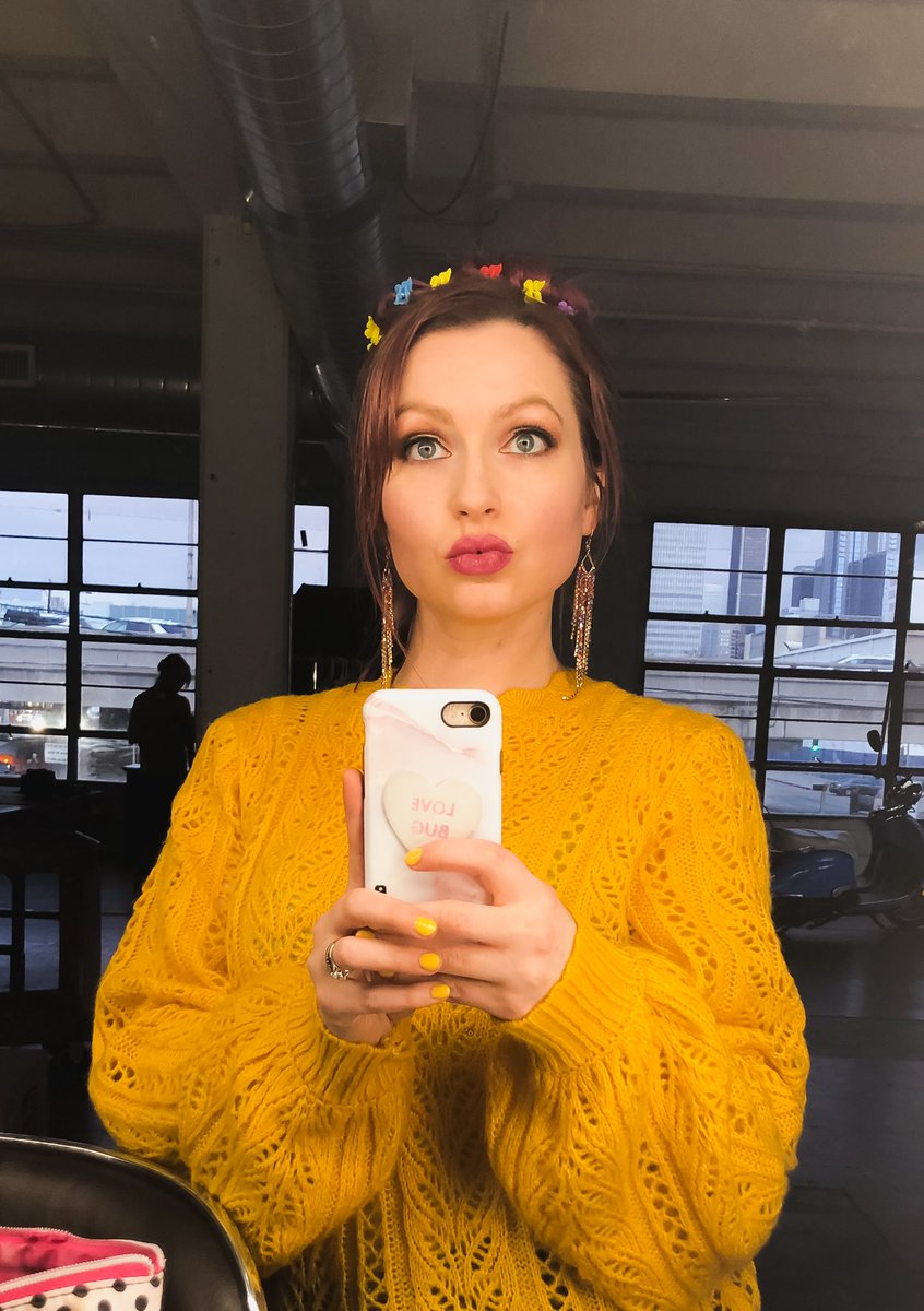 HookedLikeHelen's tweet photo. Sweater Weather at last! 💛🍁💛 #sweaterweather #yellowaf #selfies #photoshoot #hookedlikehelen #undergroundmusic https://t.co/iostuG9Spd