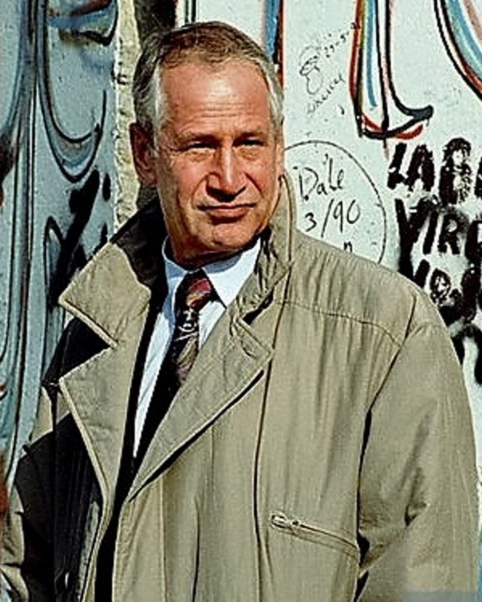 генерал мильке. разведчик гдр. агент штази. руководитель штази маркус вольф. гдр вольф.