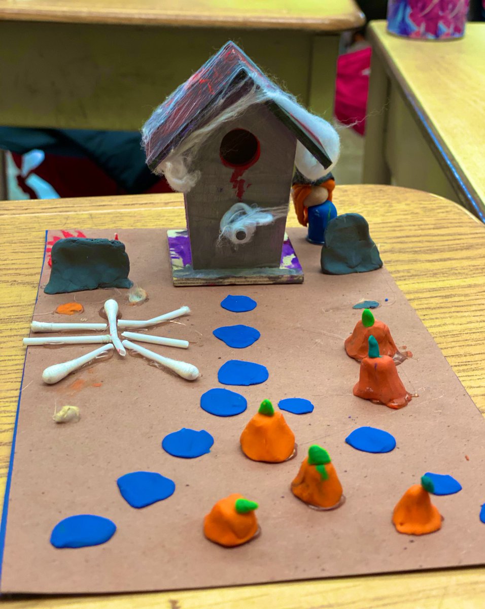 Les maisons hantées à vendre! Grade 3/4 real estate agents write listings in French for their haunted house properties. Check out these spooky homes for sale👻🎃 #halloween2021  @TDSB_fsl <a href="/tdsb/">Toronto District School Board</a>