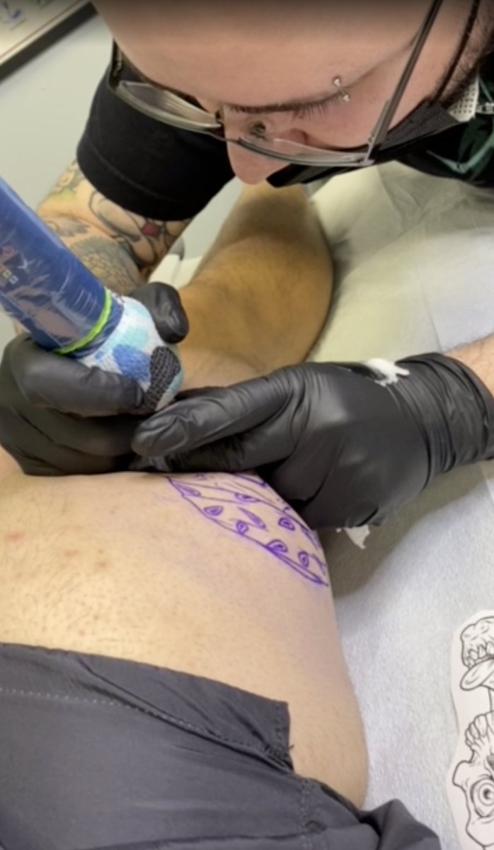 dlucks's tweet photo. Beauty is only SKIN deep - but @Crazy_Skullz are to the BONE!

Spent time in chat last week chatting with  @PH17053627.  Amazing guy! We talked about him capturing this ink-job in-progress. LOVE IT!

If you’re looking for a place to belong, check us out.
https://t.co/3hBgNr3Ioe https://t.co/BaJ7IikT6Z