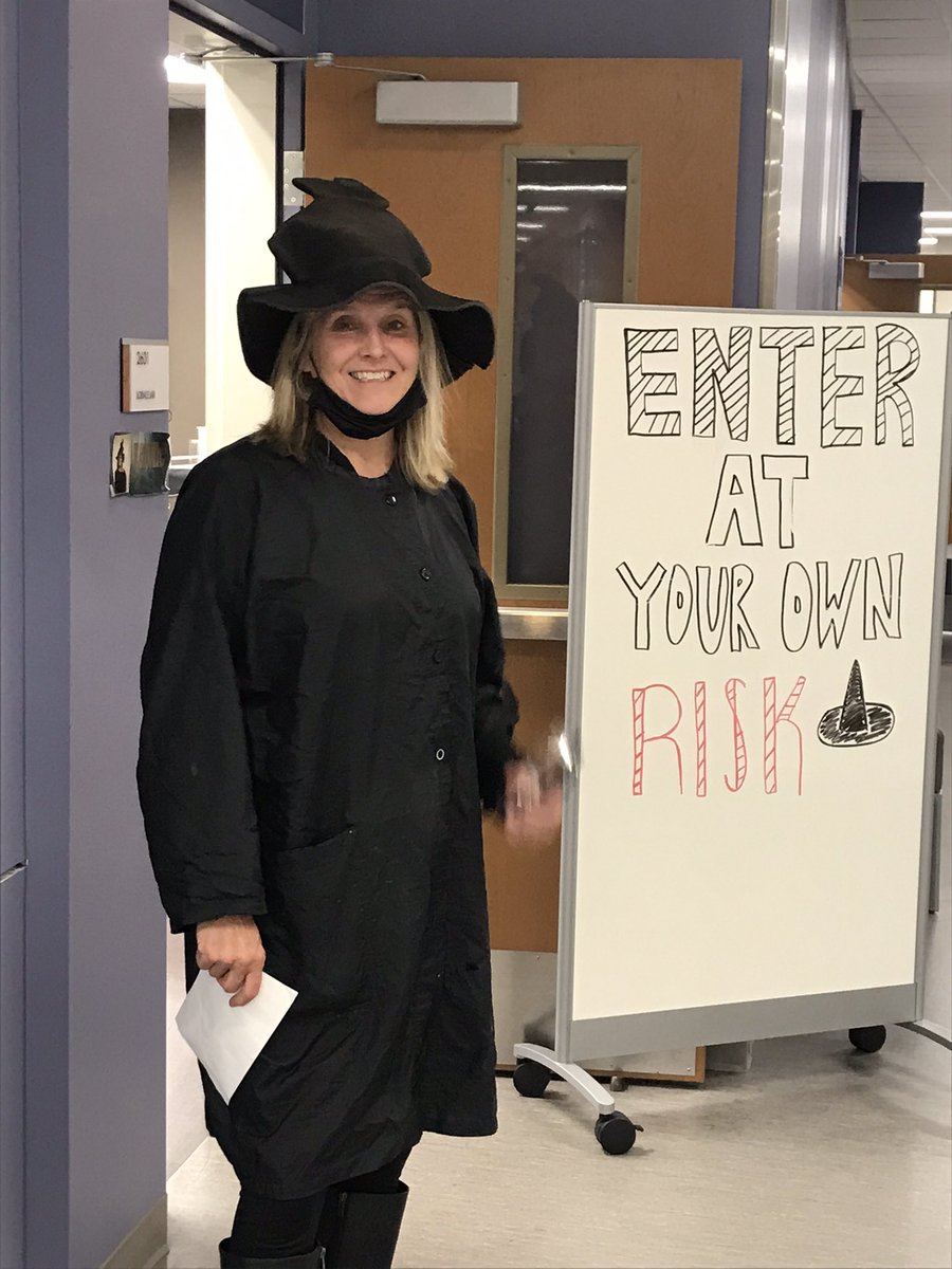 BonnieButellHun's tweet photo. Chemoween!! It never disappoints. 🎃@naburnett https://t.co/BNCGdITQIZ