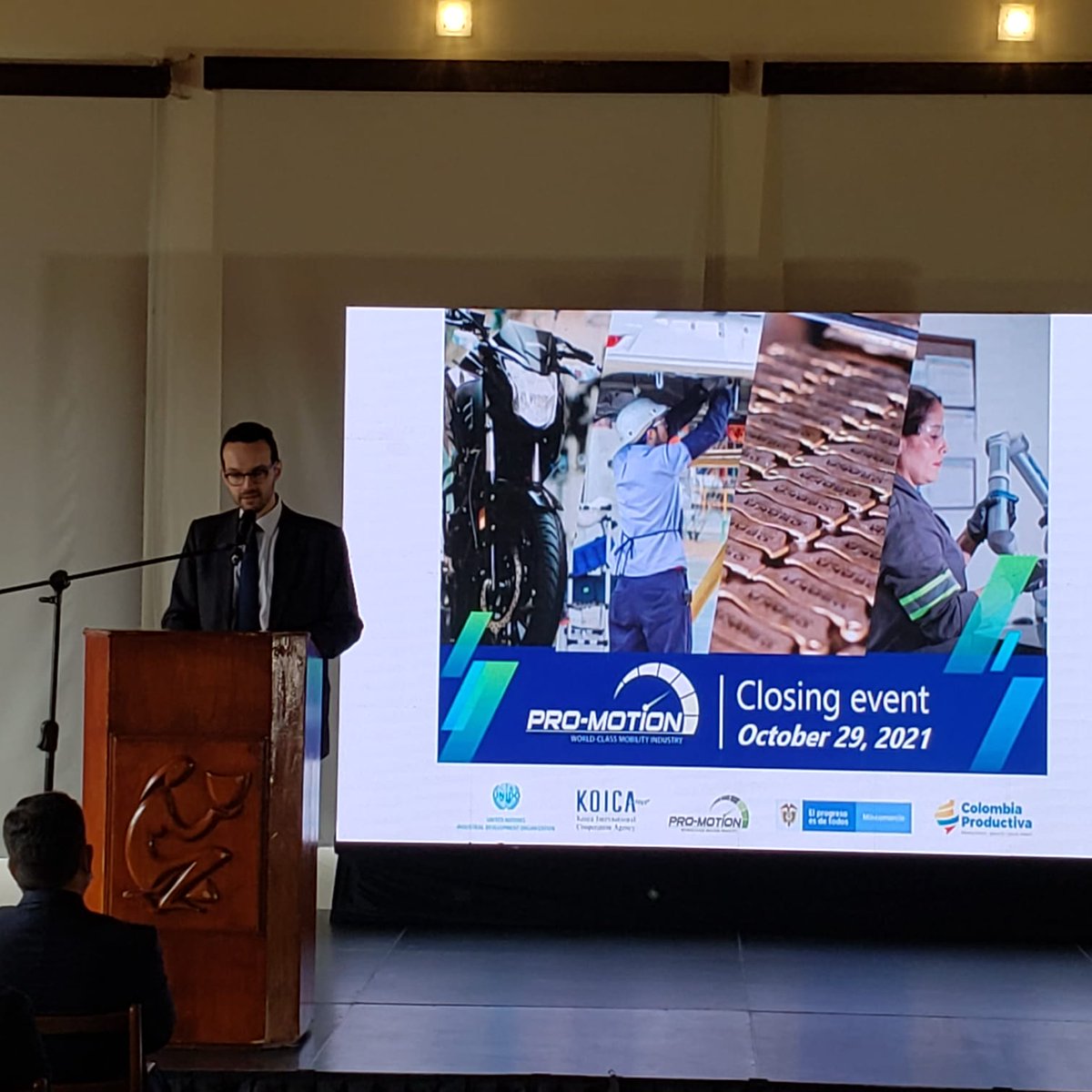 Muy complacido de ser parte del cierre de <a href="/PROMotionONUDI/">PROMotionCol</a>, programa que se ha convertido en referente de desarrollo industrial para el país y a través del cual 195 pequeñas, medianas y grandes empresas del sector automotor han mejorado la calidad y sofisticación de su oferta.