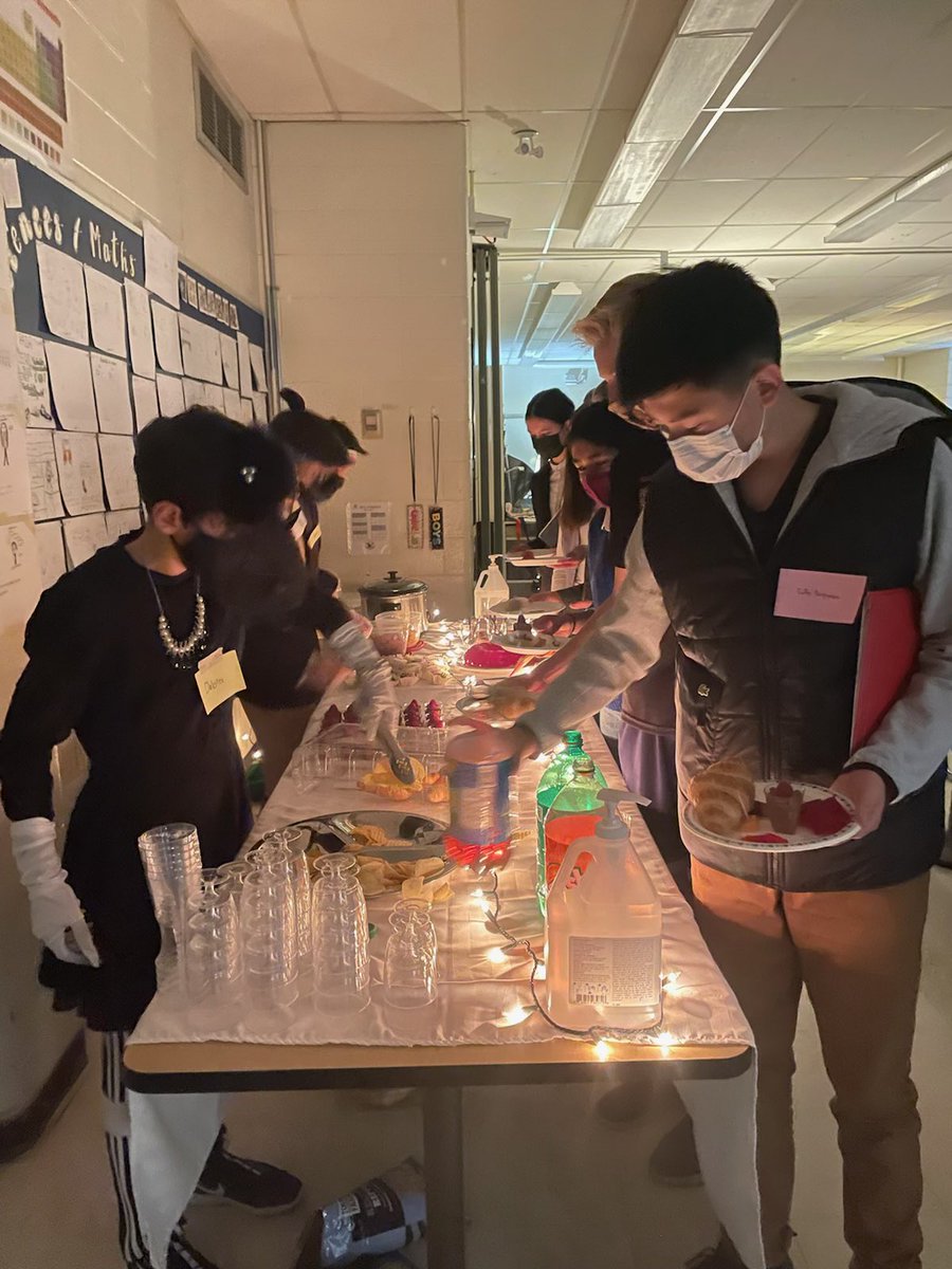 feo_eagles_cbe's tweet photo. Grade 9 French Immersion murder mystery! Mystère de meurtre en immersion française, 9e année @yyCBEdu @UsihChristopher @CBELanguages https://t.co/rS3I0xKSPq