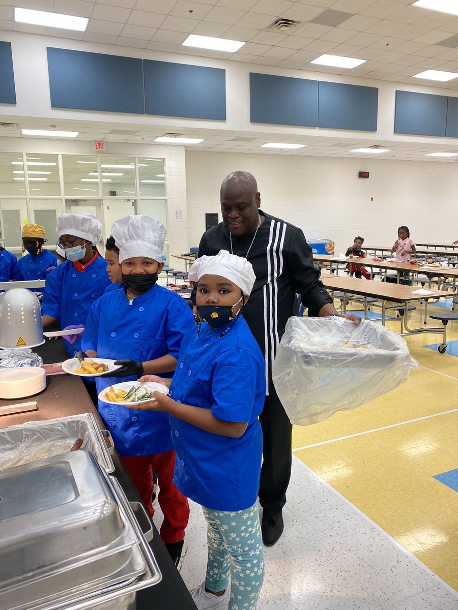 lachon2's tweet photo. @WCE_HCS Jr. Chefs did a fantastic job serving parents dishes from Germany. #jrchefs #wearewallabies #WCEveryday #wallabyway https://t.co/6ReamVJM9u